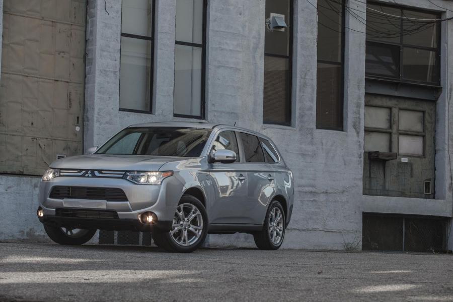  Mitsubishi Outlander 2014 года  (фото 44 из 136)